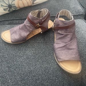 Womens sandals, excellent condition! Worn twice.